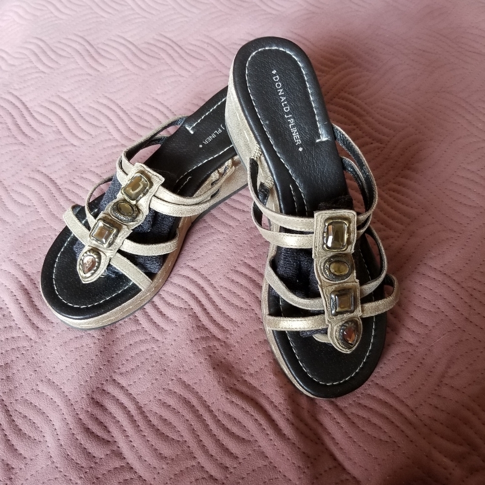 DONALD J PLINER SANDLES